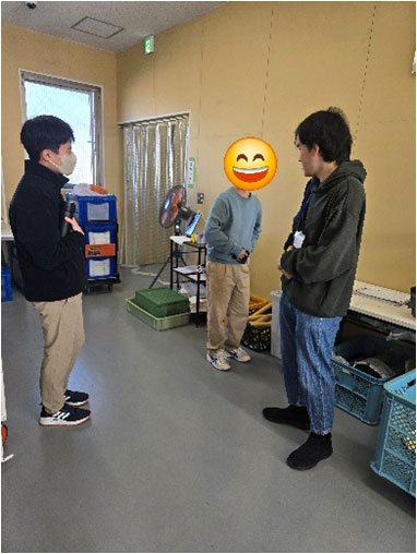 3人で会議中